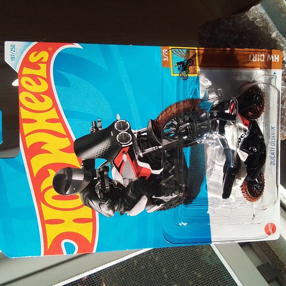 Hot Wheels DesertX - Picture 1 of 4